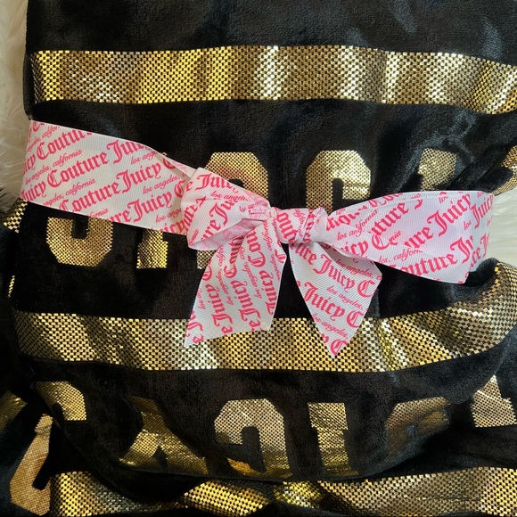 Juicy Couture lux home throw. - Picture 5 of 5